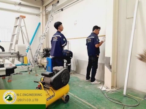 ทีมช่างมืออาชีพ วางระบบท่อลม